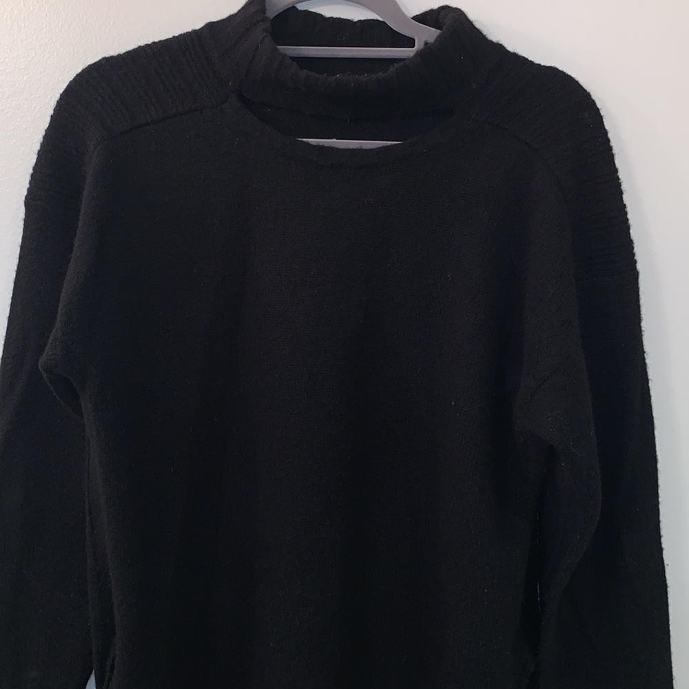 Equipment 100% Cashmere Sweater Black in size Small.